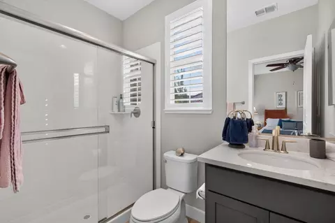 Bath - 1837 Azalea St, Lodi, CA 95242 photo 2 of 9