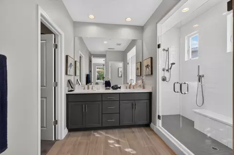 Bath - 1837 Azalea St, Lodi, CA 95242 photo 5 of 9