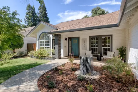 Exterior - 3209 Max Ct, Carmichael, CA 95608 photo 4 of 17