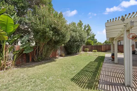 Exterior - 799 Clifford Dr, Lathrop, CA 95330 photo 3 of 10