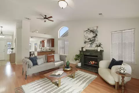 Living - 799 Clifford Dr, Lathrop, CA 95330 photo 2 of 4