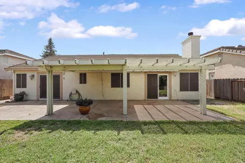 Exterior - 799 Clifford Dr, Lathrop, CA 95330 photo 9 of 10