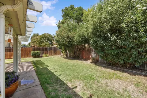 Exterior - 799 Clifford Dr, Lathrop, CA 95330 photo 6 of 10