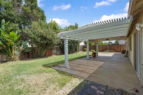 Exterior - 799 Clifford Dr, Lathrop, CA 95330 photo 2 of 10
