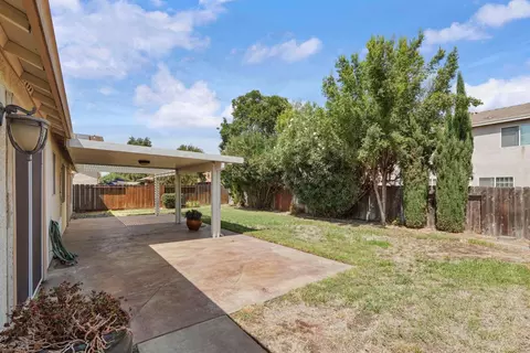 Exterior - 799 Clifford Dr, Lathrop, CA 95330 photo 5 of 10