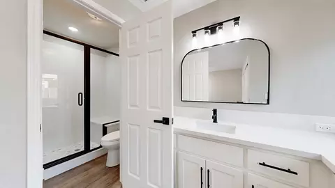 Bath - 1516 January Dr, Modesto, CA 95358 photo 2 of 4