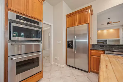 Kitchen - 2120 Bear Rock Rd, Placerville, CA 95667 photo 10 of 11