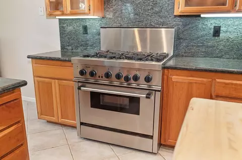 Kitchen - 2120 Bear Rock Rd, Placerville, CA 95667 photo 9 of 11