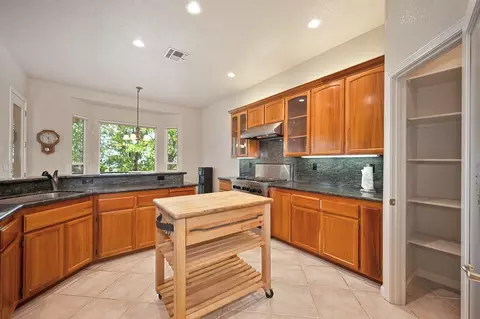 Kitchen - 2120 Bear Rock Rd, Placerville, CA 95667 photo 8 of 11