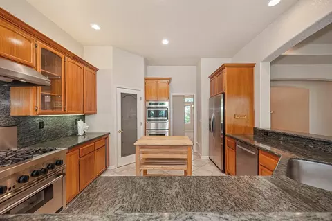 Kitchen - 2120 Bear Rock Rd, Placerville, CA 95667 photo 5 of 11