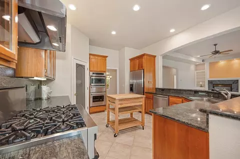 Kitchen - 2120 Bear Rock Rd, Placerville, CA 95667 photo 6 of 11