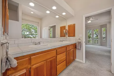 Bath - 2120 Bear Rock Rd, Placerville, CA 95667 photo 5 of 6