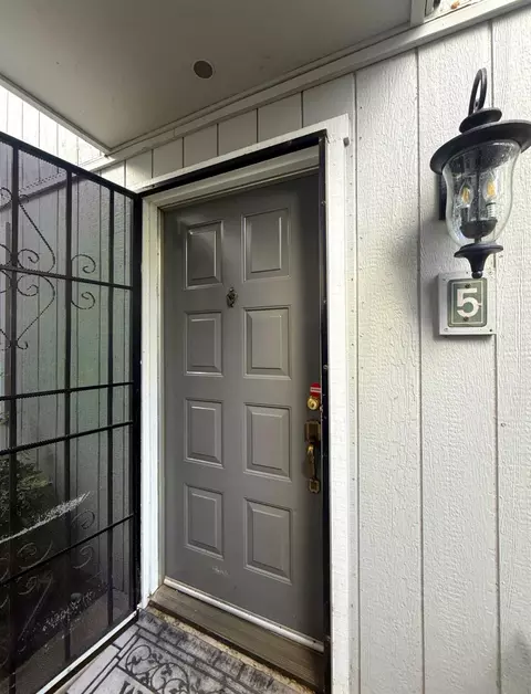 700 Del Verde Cir #5, Sacramento, CA 95833