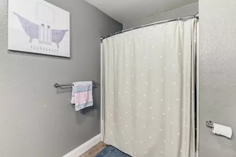 Bath - 2401 Eilers Ln #701, Lodi, CA 95242 photo 2 of 3