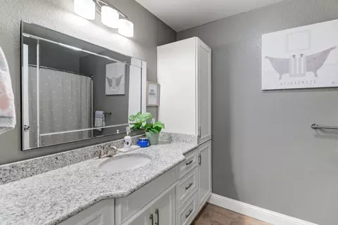 Bath - 2401 Eilers Ln #701, Lodi, CA 95242 photo 1 of 3
