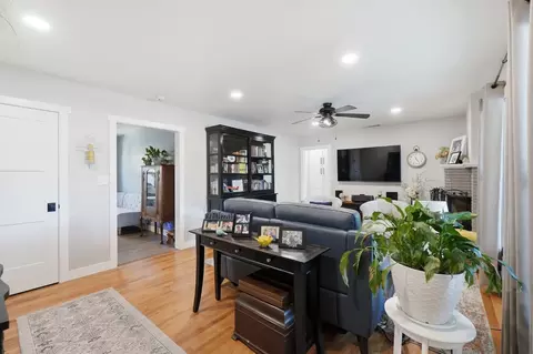 Entry Way - 805 Edison Ave, Modesto, CA 95350 photo 2 of 4