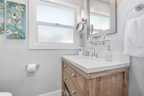 Bath - 805 Edison Ave, Modesto, CA 95350 photo 2 of 4