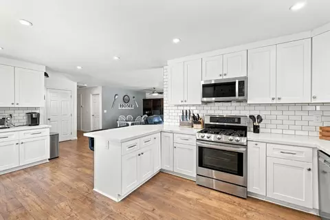 Kitchen - 6267 E Jahant Rd, Acampo, CA 95220 photo 4 of 6