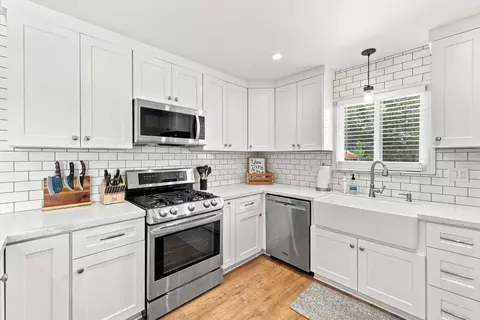 Kitchen - 6267 E Jahant Rd, Acampo, CA 95220 photo 3 of 6