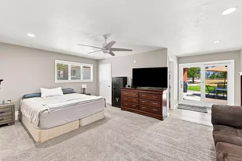 Bedroom - 6267 E Jahant Rd, Acampo, CA 95220 photo 6 of 8
