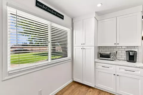Kitchen - 6267 E Jahant Rd, Acampo, CA 95220 photo 5 of 6
