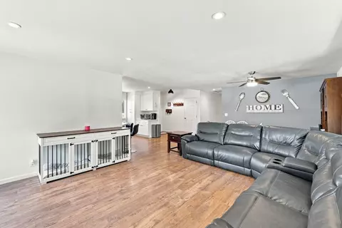 Living - 6267 E Jahant Rd, Acampo, CA 95220 photo 2 of 2