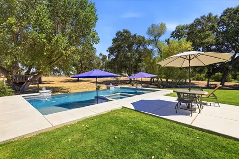Exterior - 6267 E Jahant Rd, Acampo, CA 95220 photo 8 of 15