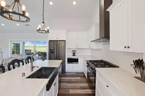 Kitchen - 21379 N Mann Rd, Acampo, CA 95220 photo 3 of 7