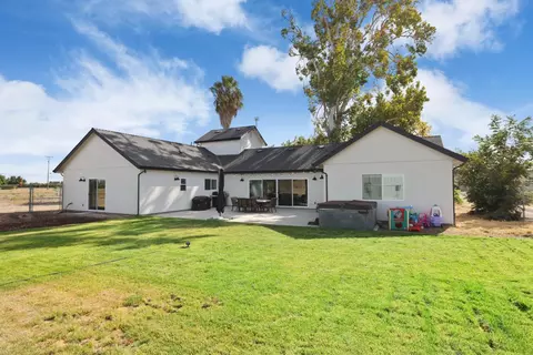 Exterior - 21379 N Mann Rd, Acampo, CA 95220 photo 13 of 17
