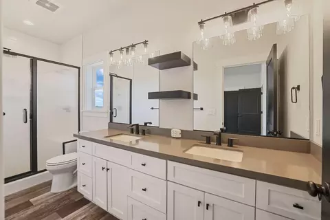 Bath - 21379 N Mann Rd, Acampo, CA 95220 photo 5 of 6
