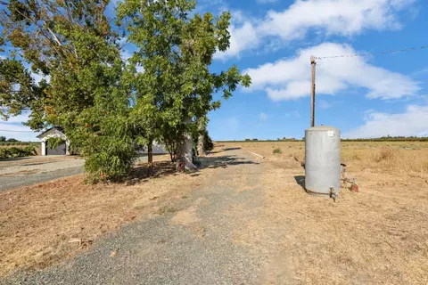 Exterior - 21379 N Mann Rd, Acampo, CA 95220 photo 5 of 17