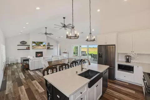 Kitchen - 21379 N Mann Rd, Acampo, CA 95220 photo 5 of 7