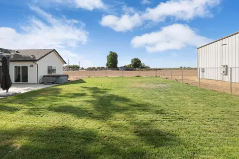 Exterior - 21379 N Mann Rd, Acampo, CA 95220 photo 14 of 17