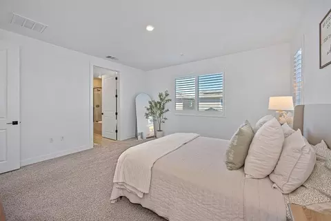 Bedroom - 2641 Hickory Ln, Lodi, CA 95242 photo 8 of 10