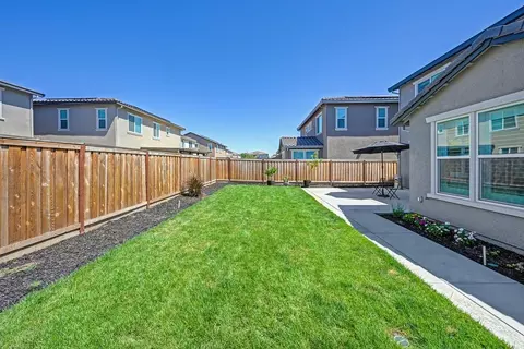 Exterior - 2641 Hickory Ln, Lodi, CA 95242 photo 8 of 8