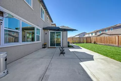 Exterior - 2641 Hickory Ln, Lodi, CA 95242 photo 5 of 8