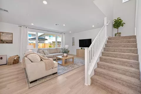 Entry Way - 2641 Hickory Ln, Lodi, CA 95242 photo 8 of 11