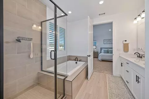 Bath - 2641 Hickory Ln, Lodi, CA 95242 photo 3 of 3