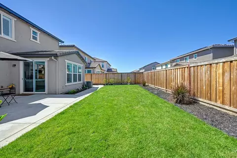 Exterior - 2641 Hickory Ln, Lodi, CA 95242 photo 6 of 8