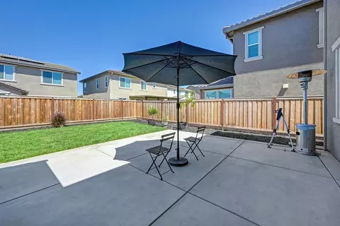 Exterior - 2641 Hickory Ln, Lodi, CA 95242 photo 3 of 8