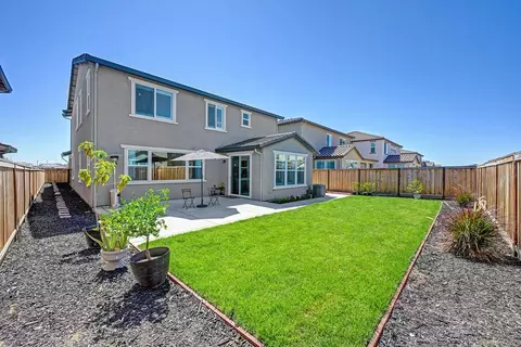 Exterior - 2641 Hickory Ln, Lodi, CA 95242 photo 7 of 8