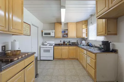 Kitchen - 914 Annabelle Ave, Modesto, CA 95350 photo 1 of 2