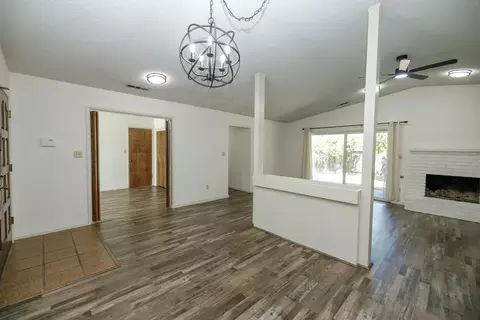 Living - 3161 Linfield Ct, Turlock, CA 95382 photo 2 of 10