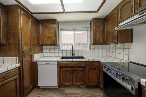 Kitchen - 3161 Linfield Ct, Turlock, CA 95382 photo 3 of 7