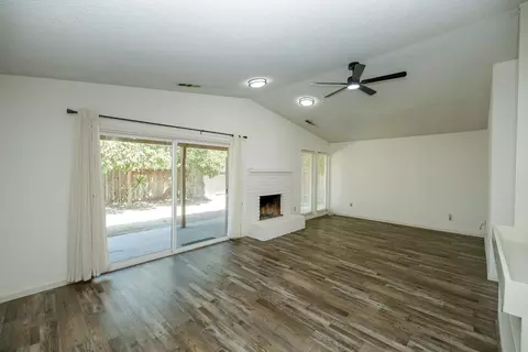 Living - 3161 Linfield Ct, Turlock, CA 95382 photo 3 of 10