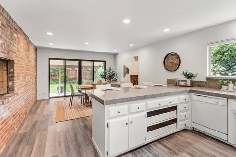 Kitchen - 1076 Sand Bar Cir, Carmichael, CA 95608 photo 7 of 8