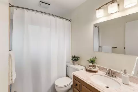 Bath - 1076 Sand Bar Cir, Carmichael, CA 95608 photo 3 of 5