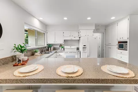 Kitchen - 1076 Sand Bar Cir, Carmichael, CA 95608 photo 3 of 8