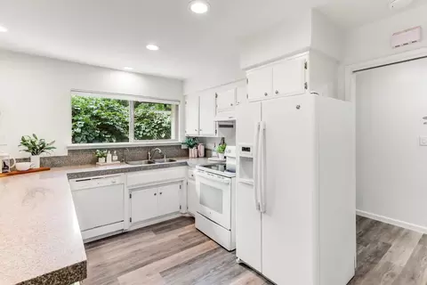 Kitchen - 1076 Sand Bar Cir, Carmichael, CA 95608 photo 4 of 8