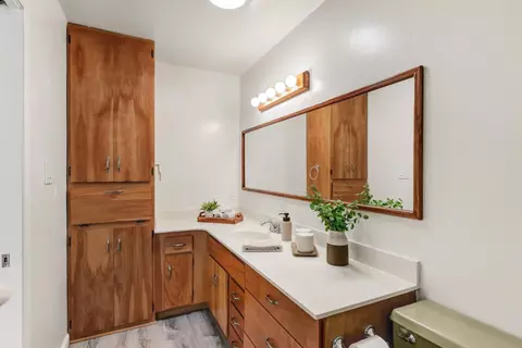 Bath - 1076 Sand Bar Cir, Carmichael, CA 95608 photo 1 of 5